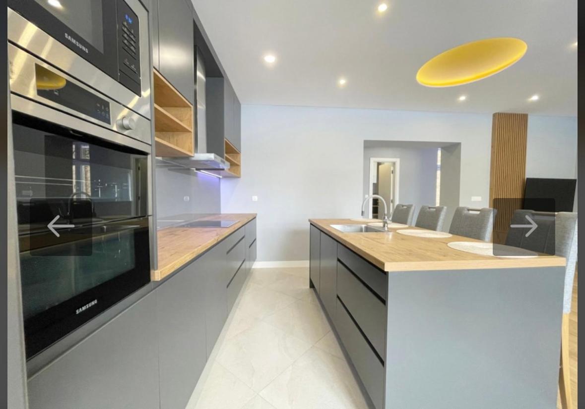 Lux City Center Apartment *